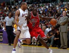 MK-Rookie关键节点高光表现，公牛带队取胜！的简单介绍