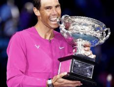 MK-纳达尔回归赛场，精彩发挥首场状态亮眼，公牛观众沸腾！的简单介绍