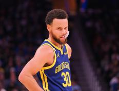 MK-库里重返赛场，重返赛场首场状态出色，雄鹿观众沸腾！赢得满堂喝彩(中央十套探索发现)