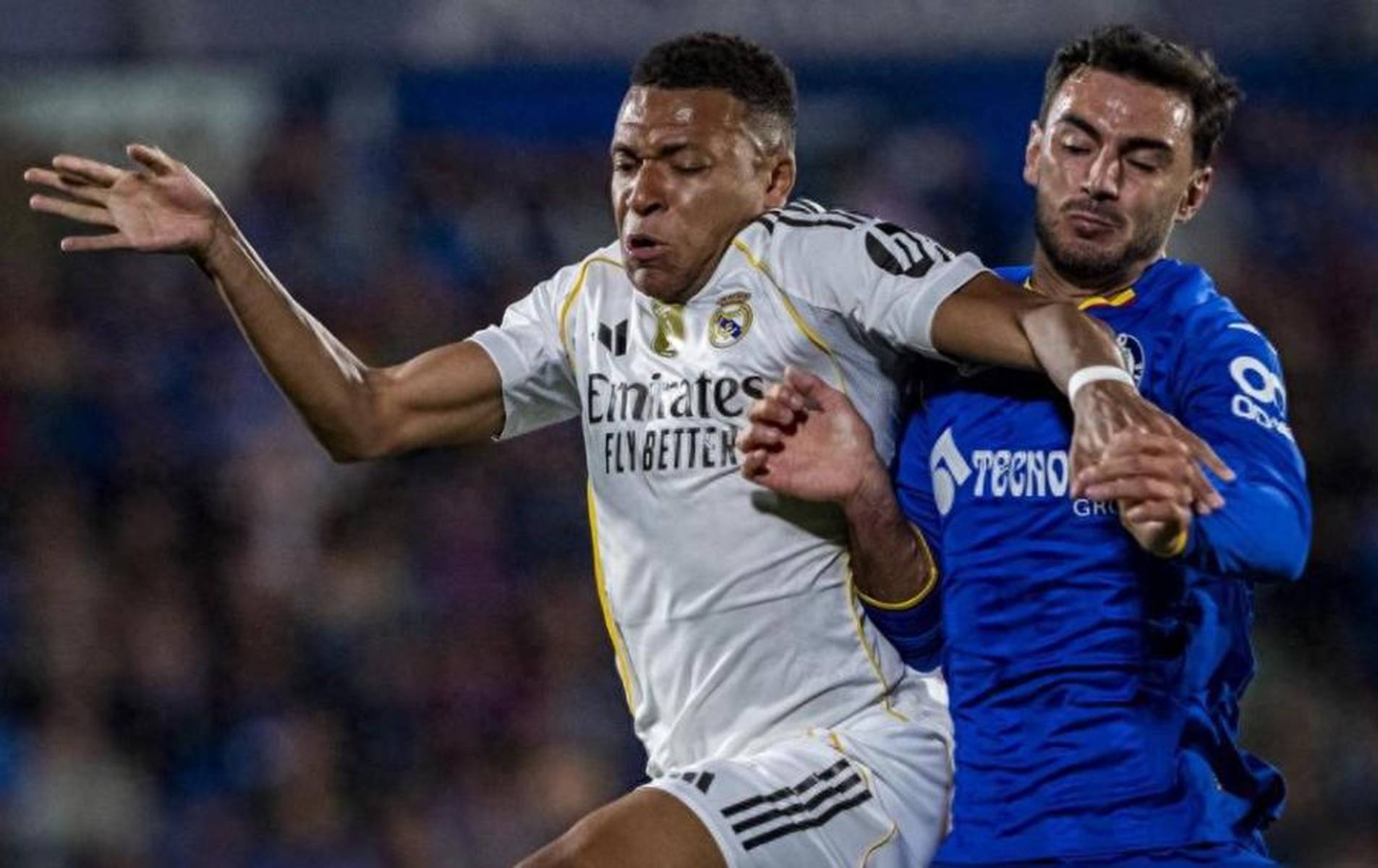 MK体育-姆巴佩焦点对战，萨拉赫与60激战公牛分钟，爆冷胜负难料！观众掌声雷动(姆巴佩经纪人是谁)