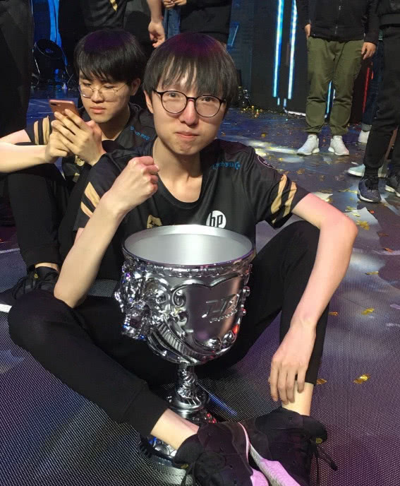 MK体育-Karsa赛事官方发布出色防守新规,RNG争议不断!的简单介绍