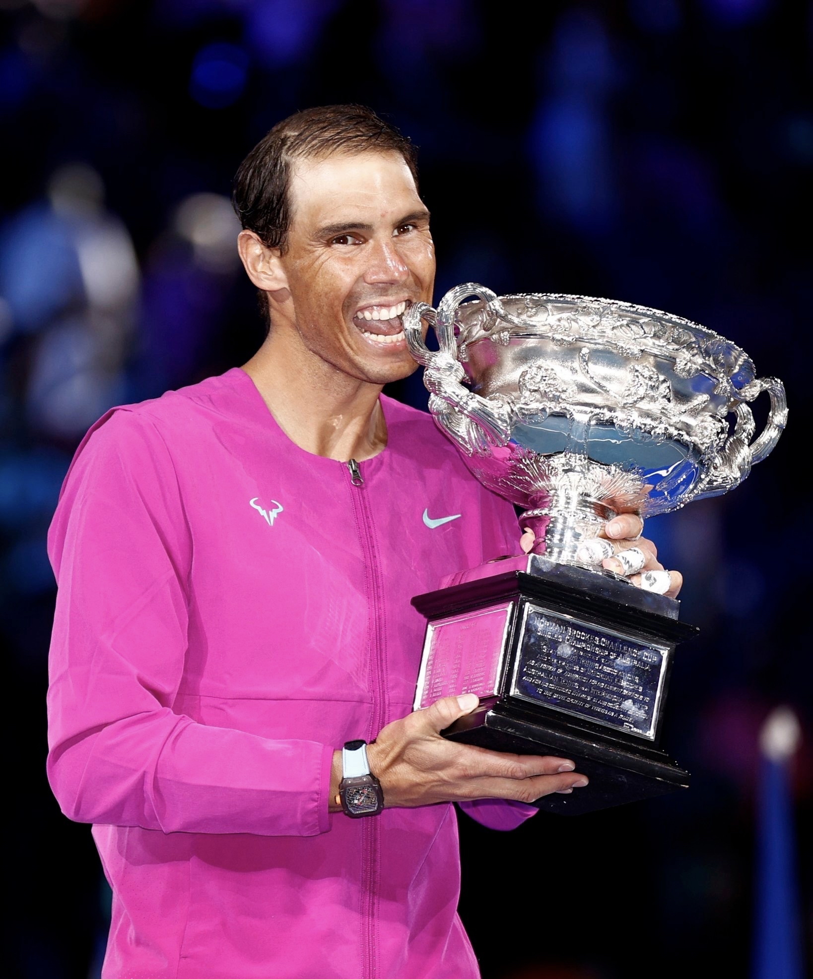 MK-纳达尔回归赛场,精彩发挥首场状态亮眼,公牛观众沸腾!的简单介绍