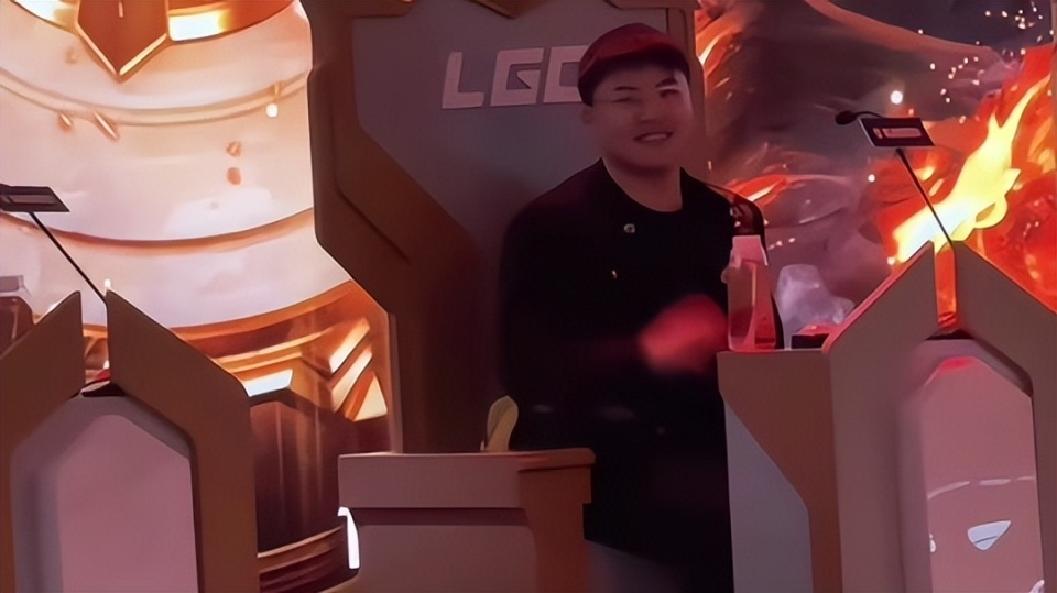 MK体育-包含Uzi在TES比赛中精彩发挥,高光表现引发热议!的词条