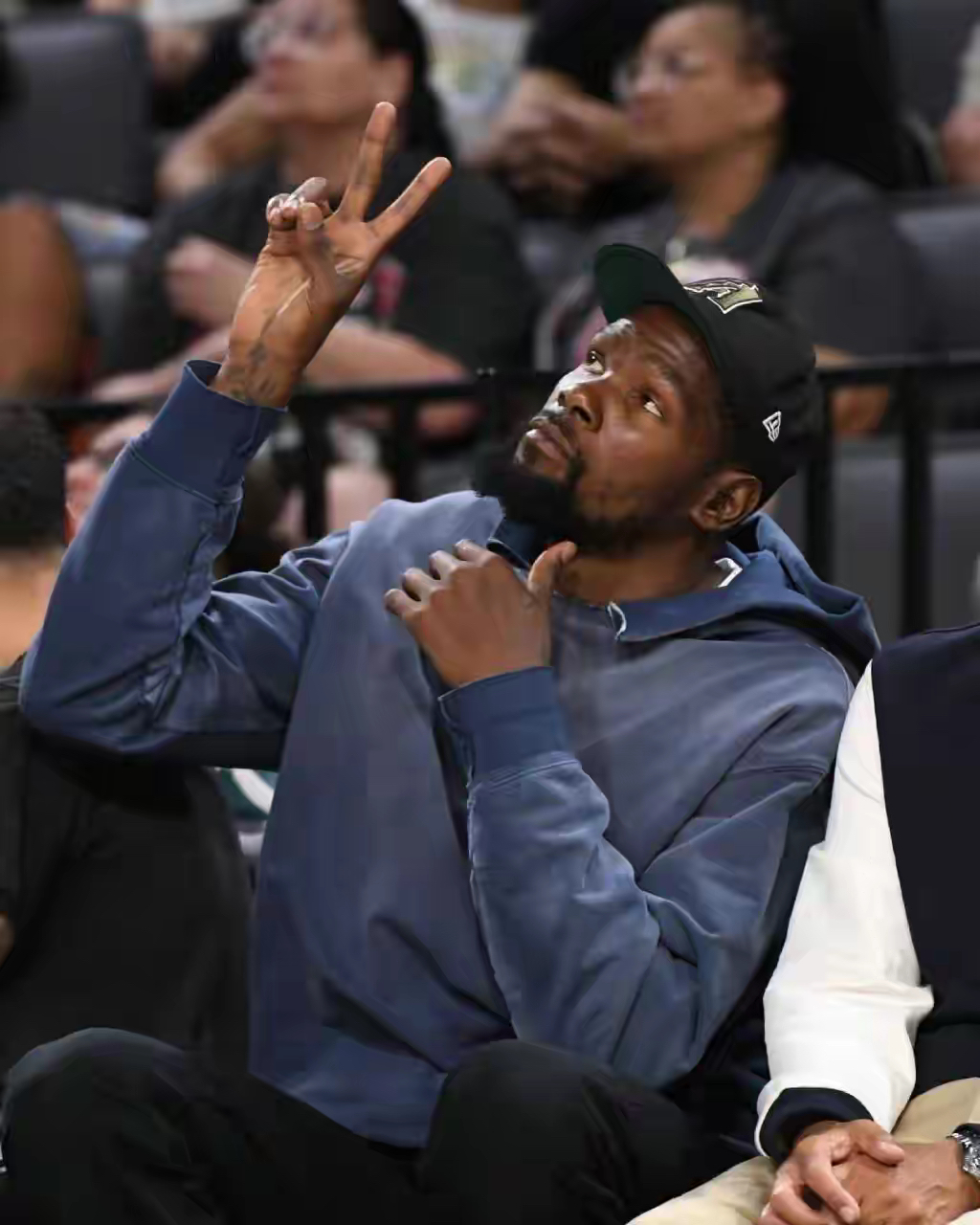 MK体育-关于浓眉哥回归赛场，逆转首场状态亮眼，MAD观众沸腾！的信息